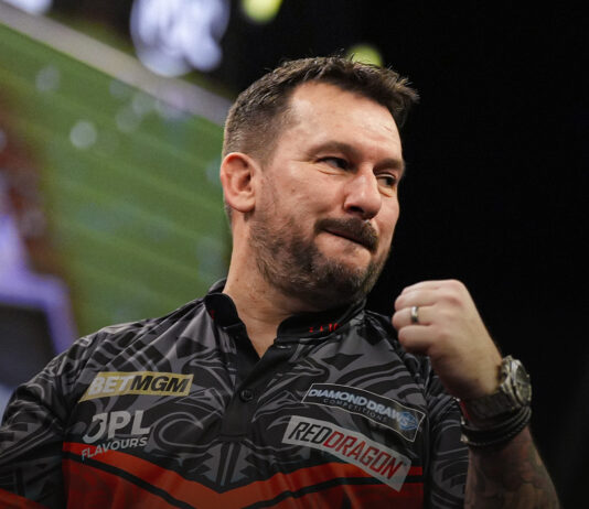 15/2 Jonny Clayton Winner: Silence in Rotterdam as “The Ferret” Conquers Night 11 Jonny Clayton