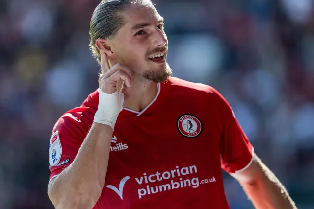 Bristol City (Lorent Tolaj)